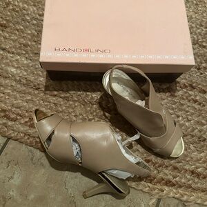 NWT HEELS